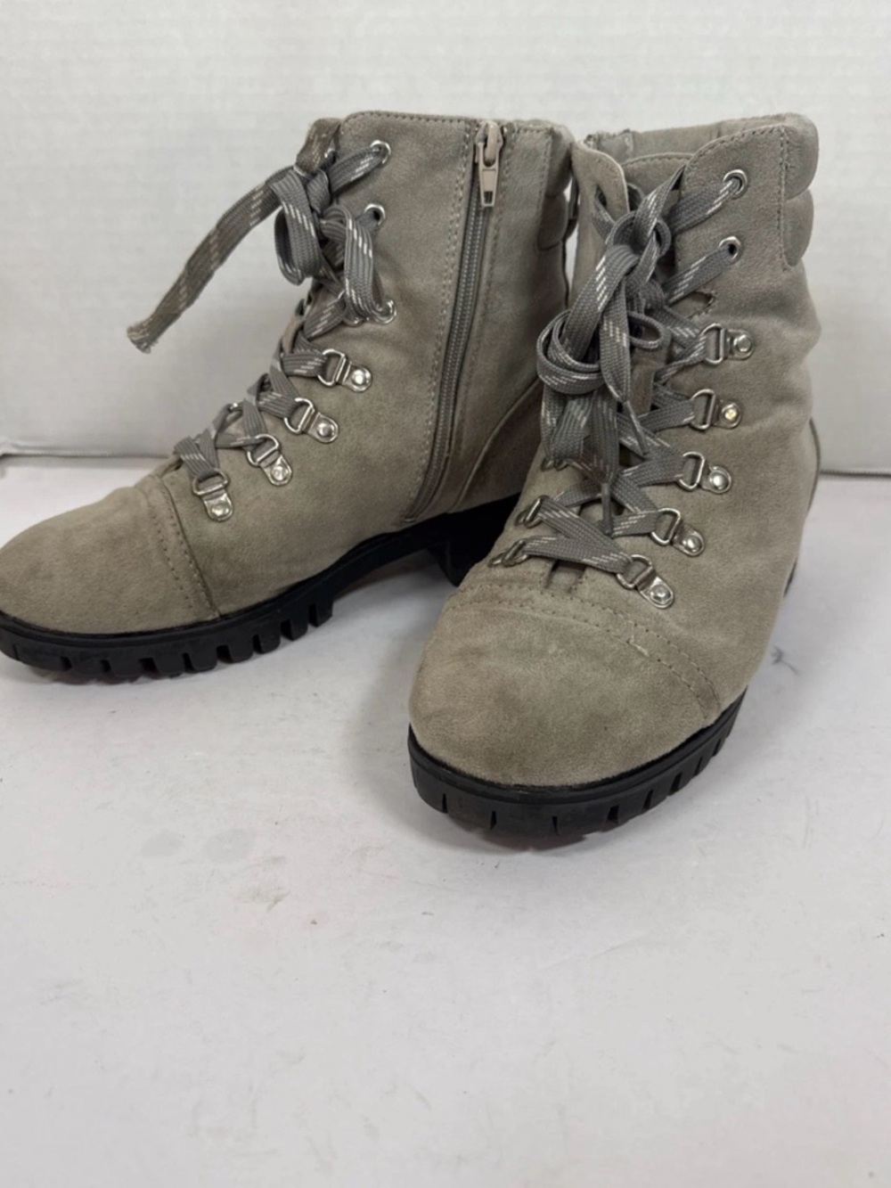 Charlotte Russe Women Cream Zip Up Combat Boots Lug Sole Size 8